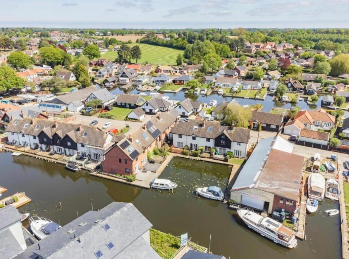 Cottage On The Quay Wroxham Extérieur photo
